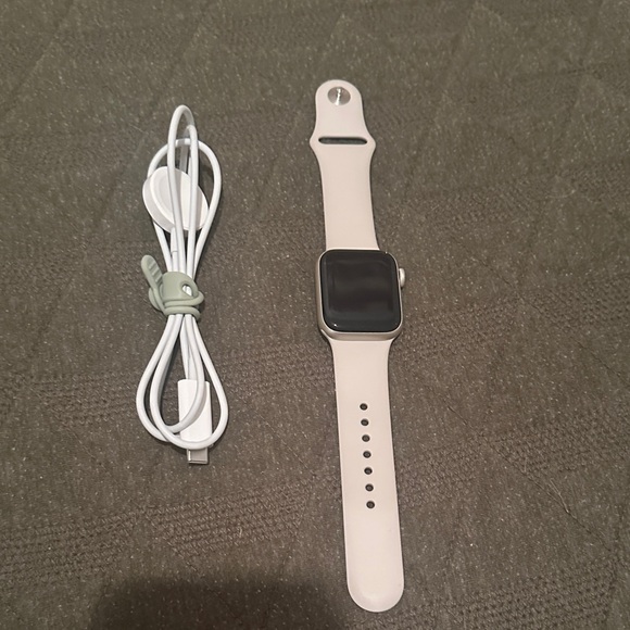 Smartwatch with White Band - Picture 1 of 2